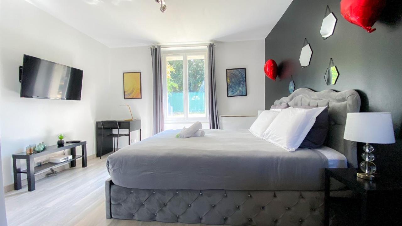 Joli Avec Jardin - Gare Rer C -proche Paris Apartment *