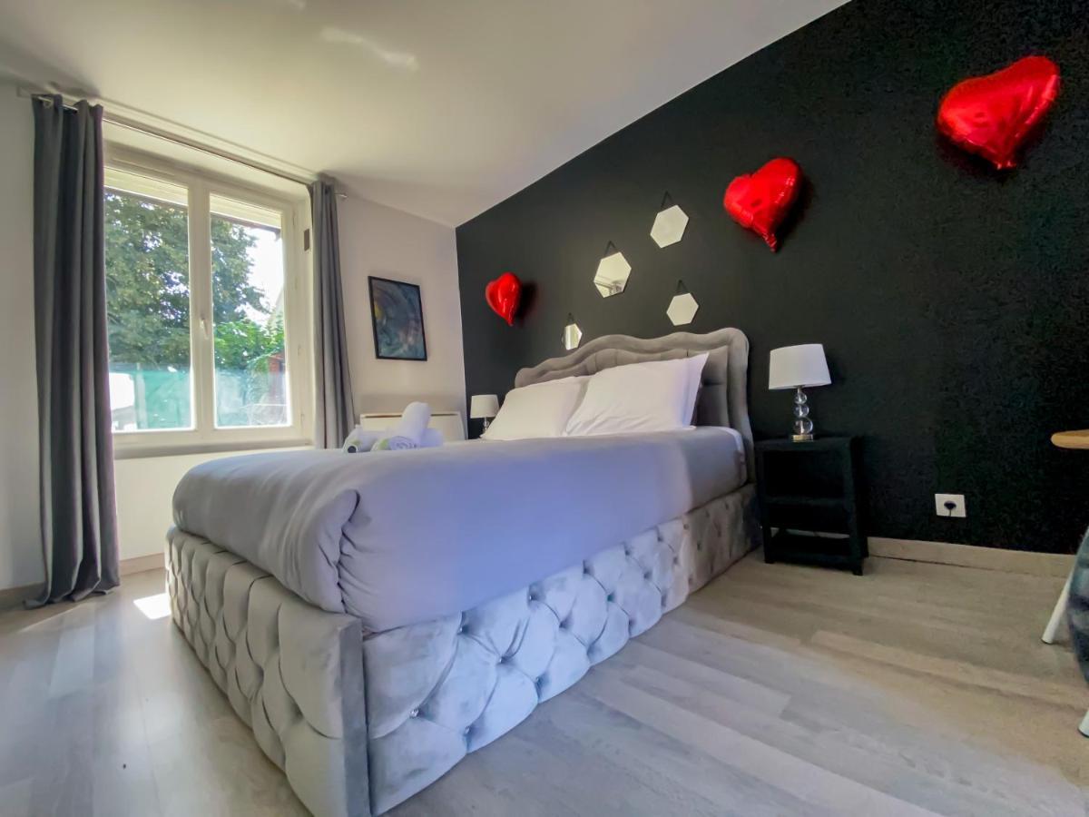 Apartment Joli Avec Jardin - Gare Rer C -proche Paris *