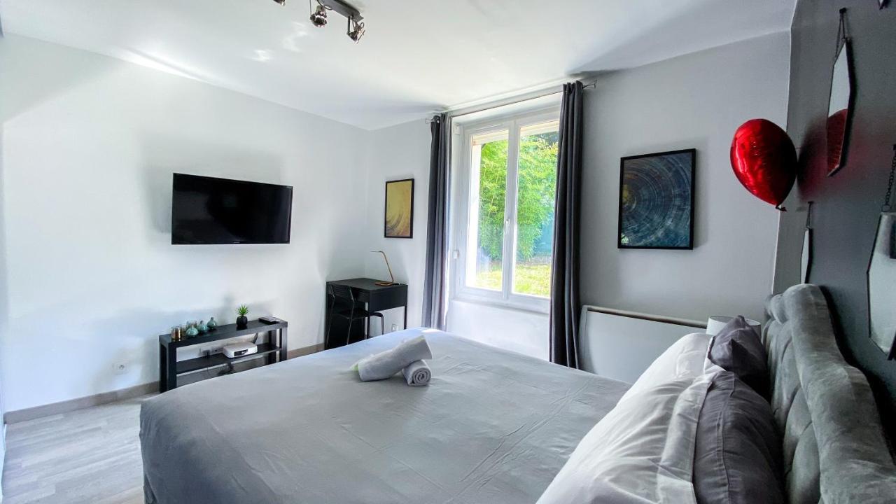 Apartment Joli Avec Jardin - Gare Rer C -proche Paris